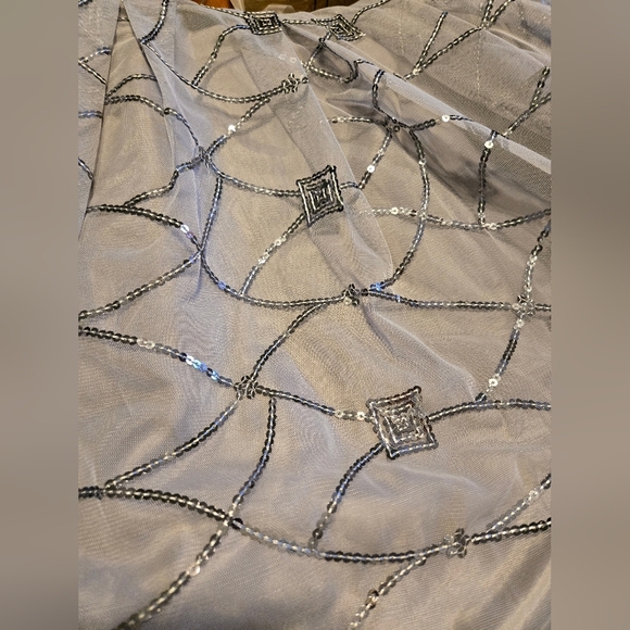 BOGO Le Bos Elegant Silver Gray Sleeveless Dress with Floral Accent Size 14  I7 - Picture 11 of 11